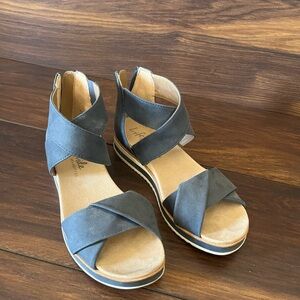 Life Stride Women's Dark Gray Sandals
